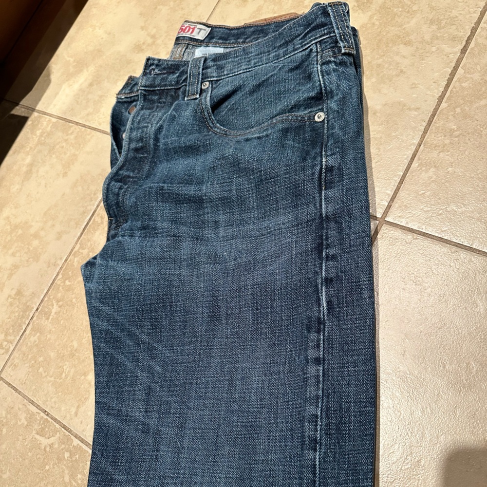 Levi's Classic Dark Blue Straight Jeans